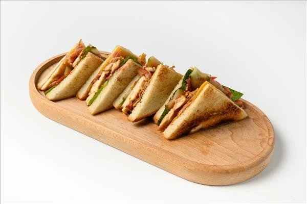 քլաբ սենդվիչ հավի կրծքամսով